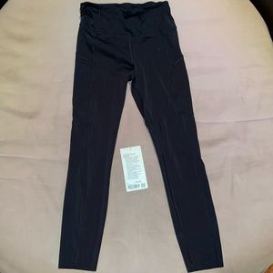 Fast and Free HR right 25” Lululemon leggings. Black size 6!